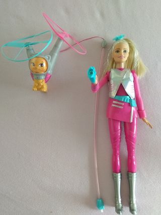 barbie mascota voladora