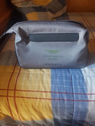 Neceser hackett de segunda mano por 40 EUR en Alcobendas en WALLAPOP
