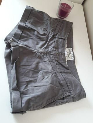 Shorts pantalones cortos ropa mujer pull and bear de segunda mano por 3 EUR  en Zamora en WALLAPOP