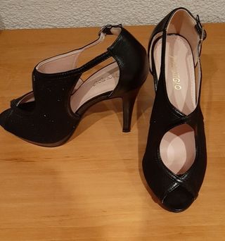 Mujer Mano En Zapatos Para Wallapop De Elche Segunda mv8ONn0w