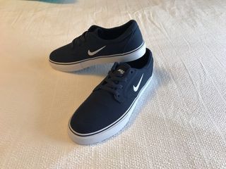 Zapatillas NIKE SB azules marinas talla 41 de segunda mano Zapatillas NIKE SB azules marinas talla 41 de segunda mano