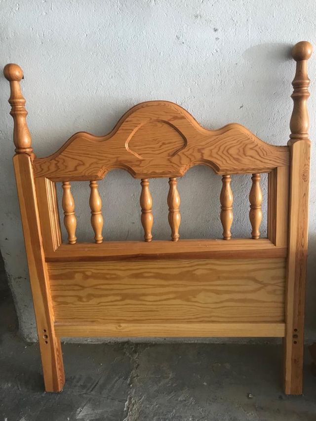 Cabeceros y mesilla madera