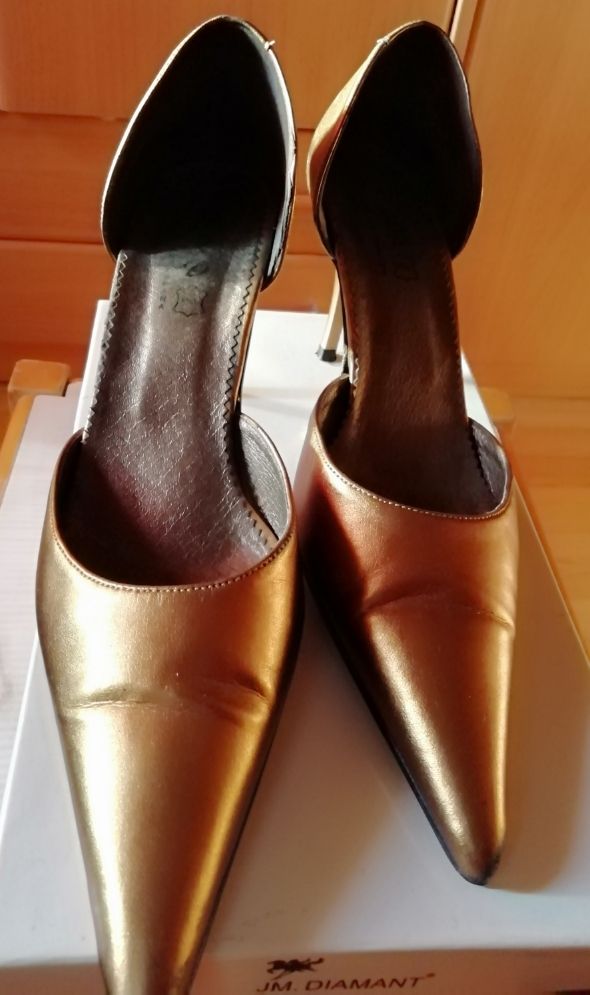 Zapatos de mujer. Tacón bajo