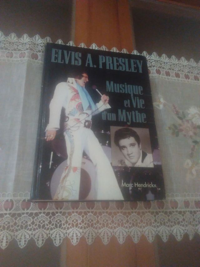 ELVIS A. PRESLEY. MUSIQUE ET VIE D UN MYTHE CODA 1