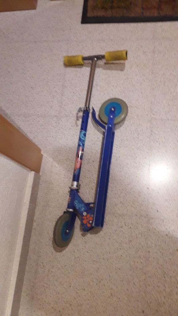 Vendo patinete de Bob Esponja como nuevo