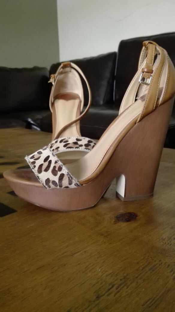 SANDALIAS TACÓN N°38 STRADIVARIUS