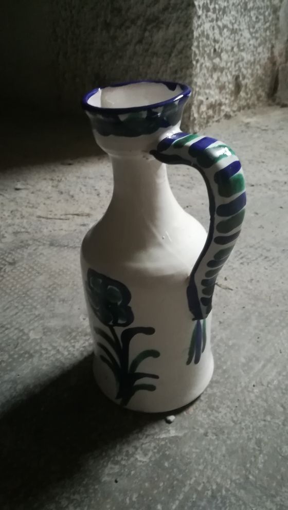 Jarra de cerámica de Fajalauza