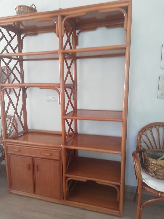 Mueble de madera de caña