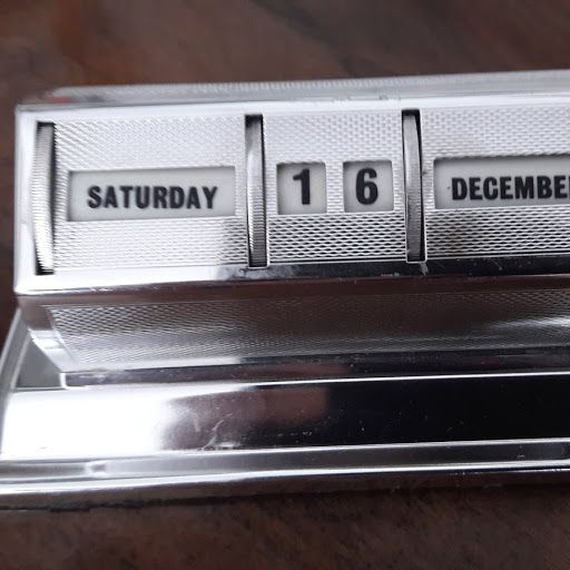 CALENDARIO PERPETUO, PLATEADO. VINTAGE, AÑOS 50