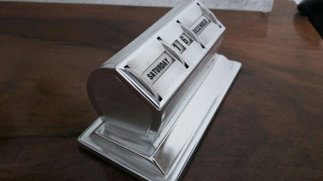 CALENDARIO PERPETUO, PLATEADO. VINTAGE, AÑOS 50