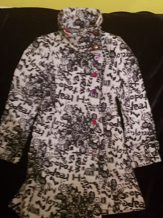 Abrigo Desigual Passionate de segunda mano por 33 € en Abrigo Desigual de segunda mano en Ourense en WALLAPOP
