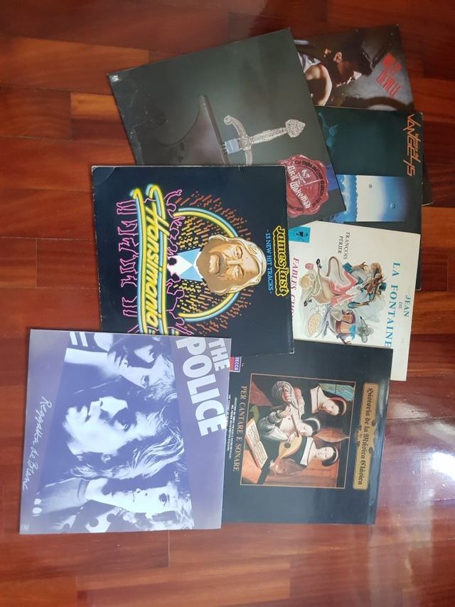 Equipo de música vintage AIWA con tocadiscos.