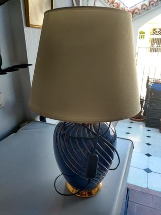 Lámpara de mesa de segunda mano por 5 € en Churriana en WALLAPOP Lámpara de mesa de segunda mano por 5 € en Málaga en WALLAPOP
