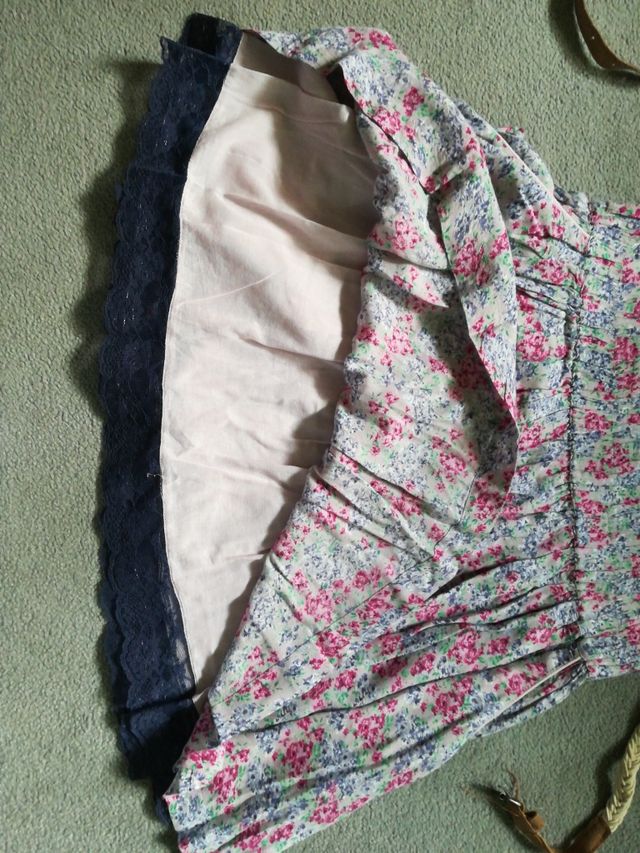 Falda flores vuelo. Falda Stradivarius