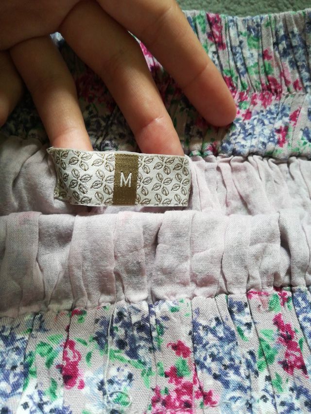 Falda flores vuelo. Falda Stradivarius