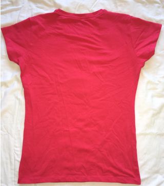 camiseta rosa fucsia