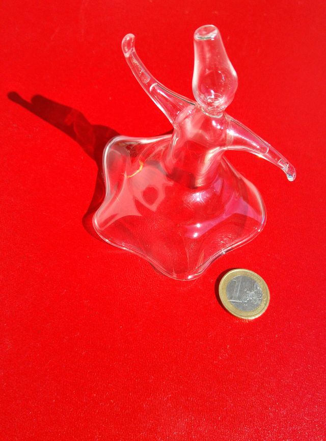 DERVICHE DANZANTE/MEVLEVÍ EN FIGURA DE CRISTAL 