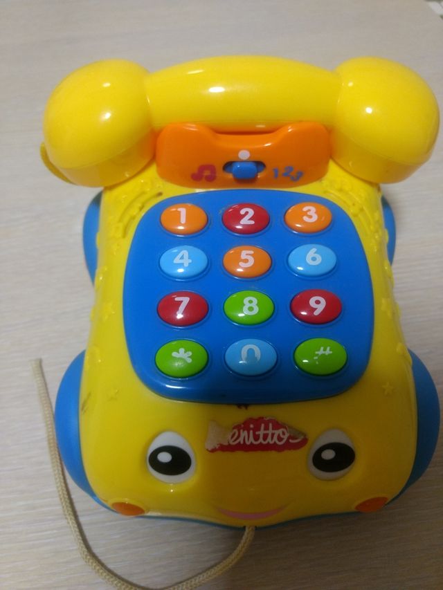 Teléfono juguete.