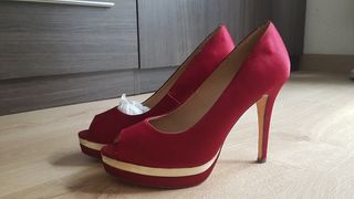 Zapatos de tacón. Color granate burdeos Talla 38 de segunda mano por 20 EUR  en Barcelona en WALLAPOP