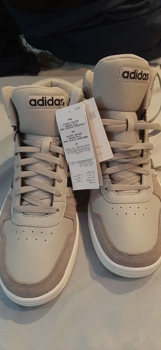 Zapatillas adidas de segunda mano en Mataró en WALLAPOP Zapatillas adidas de segunda mano en Mataró en WALLAPOP