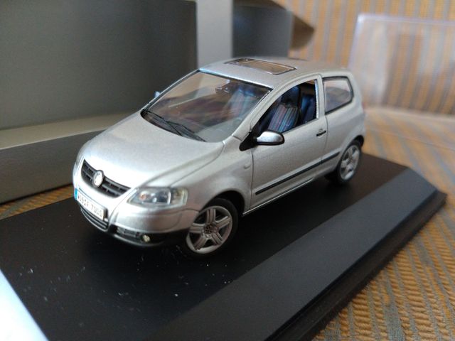 o Volkswagen Fox 1/43 de Schuco
