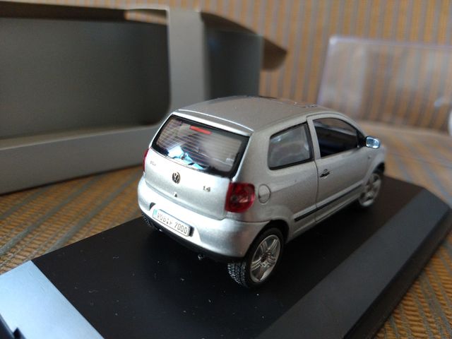 o Volkswagen Fox 1/43 de Schuco