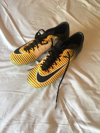 zapatillas de fútbol con tacos