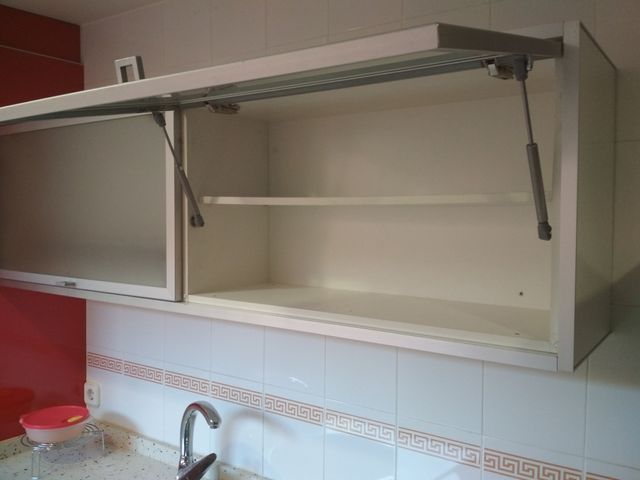 Muebles altos elevables vitrinas de aluminio