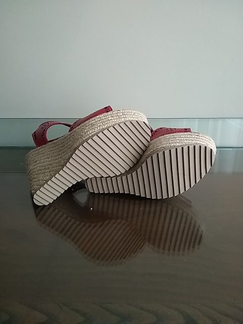 Sandalia cuña piel rojo