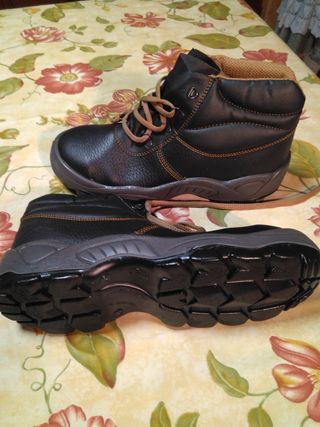 Botas seguridad, Zion super Marsella de segunda mano por 15 EUR en La Pobla  de Farnals en WALLAPOP