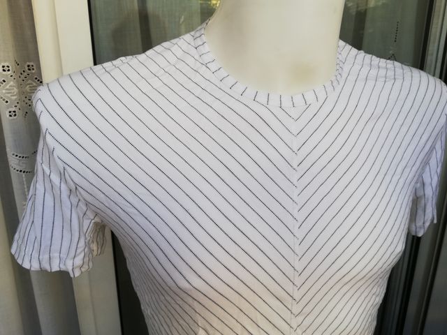 camiseta exterior rayas hombre cuello V .