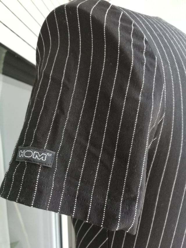 Camiseta pico hombre rayas de Hom