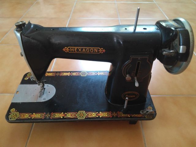 Máquina de coser Hexagon antigua