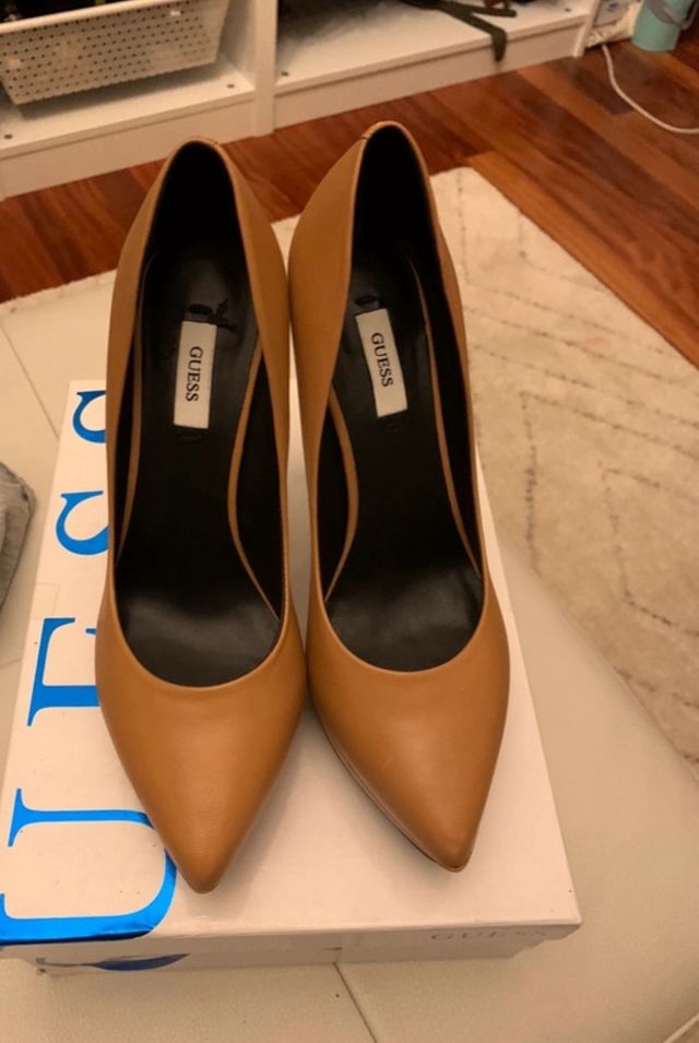 Zapatos Guess Salon Camel