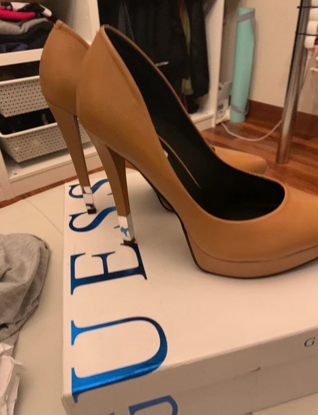 Zapatos Guess Salon Camel