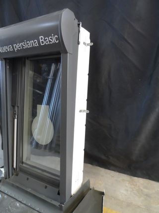 NUEVA exposicion PERSIANA BASIC VELUX