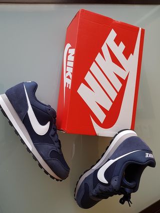 Zapatillas Nuevas NIKE MD Runner n. 43 azul de segunda mano por 45 EUR en  Madrid en WALLAPOP