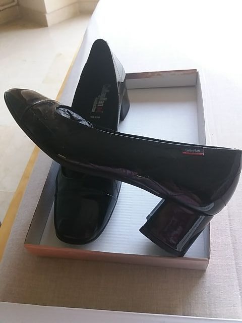 Zapatos de mujer, de piel, marca CallagHan Adaptac