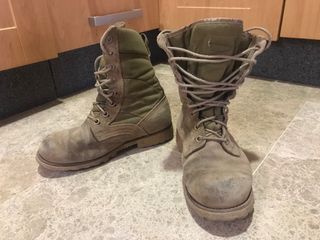 Botas militares usadas de segunda mano por 10 EUR en San Fernando en  WALLAPOP