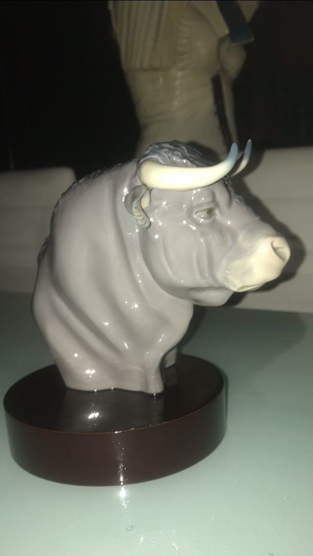 ESCULTURA DE TORO BRVO LLADRÓ