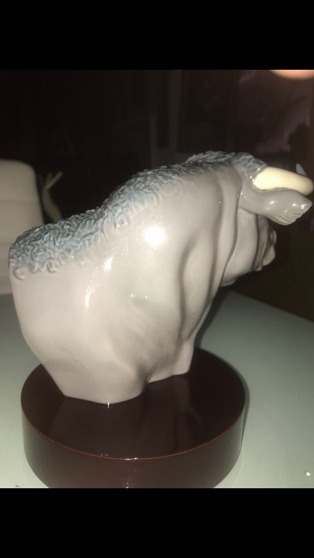 ESCULTURA DE TORO BRVO LLADRÓ