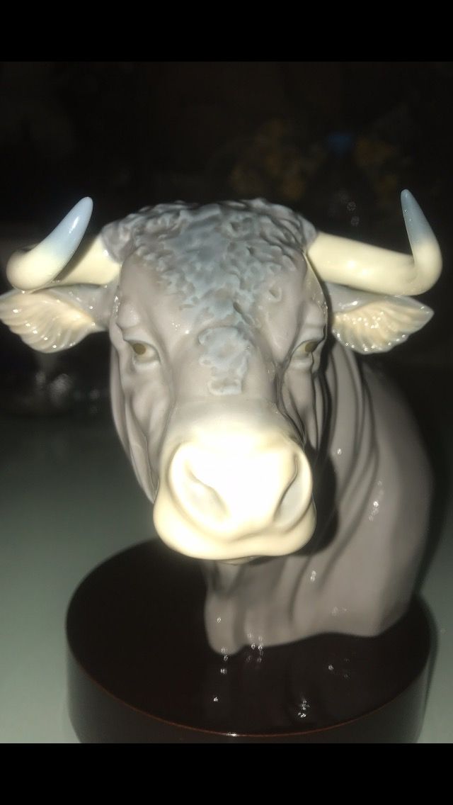 ESCULTURA DE TORO BRVO LLADRÓ