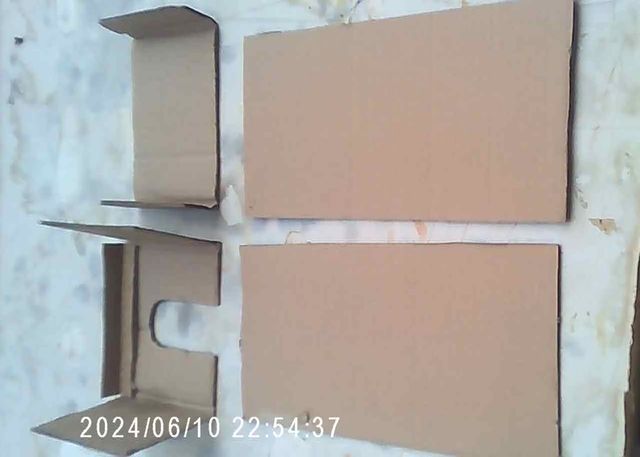 ROBOT PAYA-caja carton vacia con interior