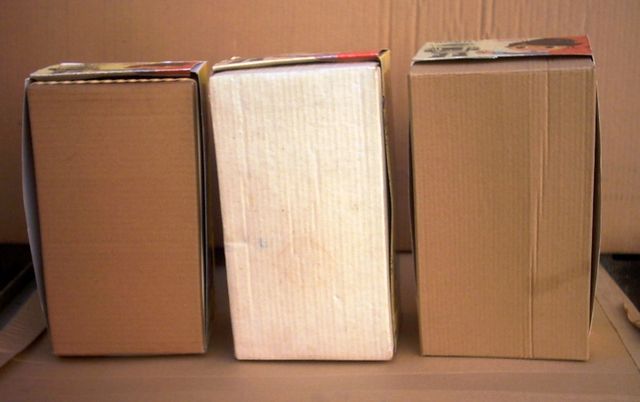 ROBOT PAYA-caja carton vacia con interior