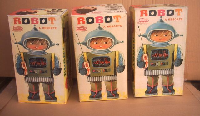 ROBOT PAYA-caja carton vacia con interior