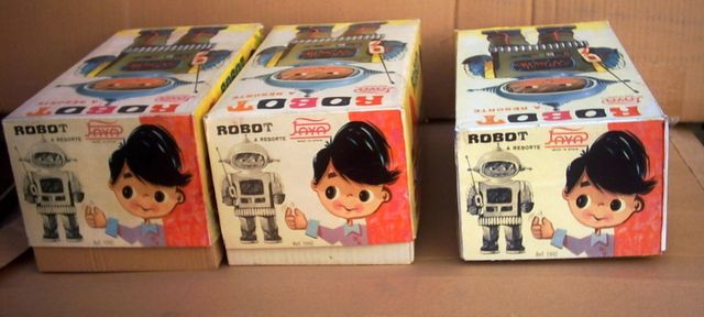 ROBOT PAYA-caja carton vacia con interior