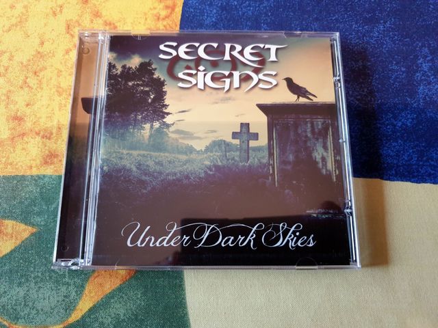 SECRET SIGNS - Under Dark Skies (CD, 2015)