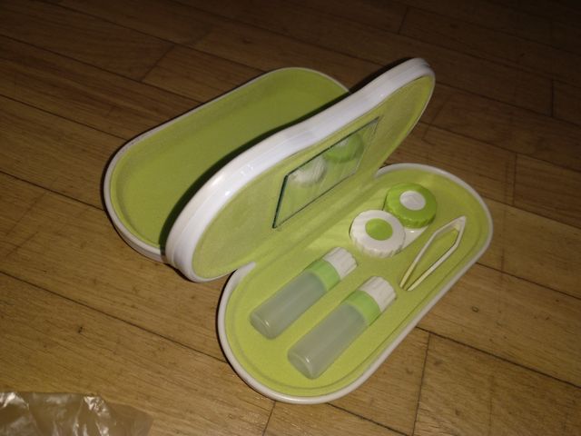 Caja porta lentillas y gafas
