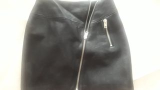 Falda Stradivarius cuero de segunda mano en WALLAPOP