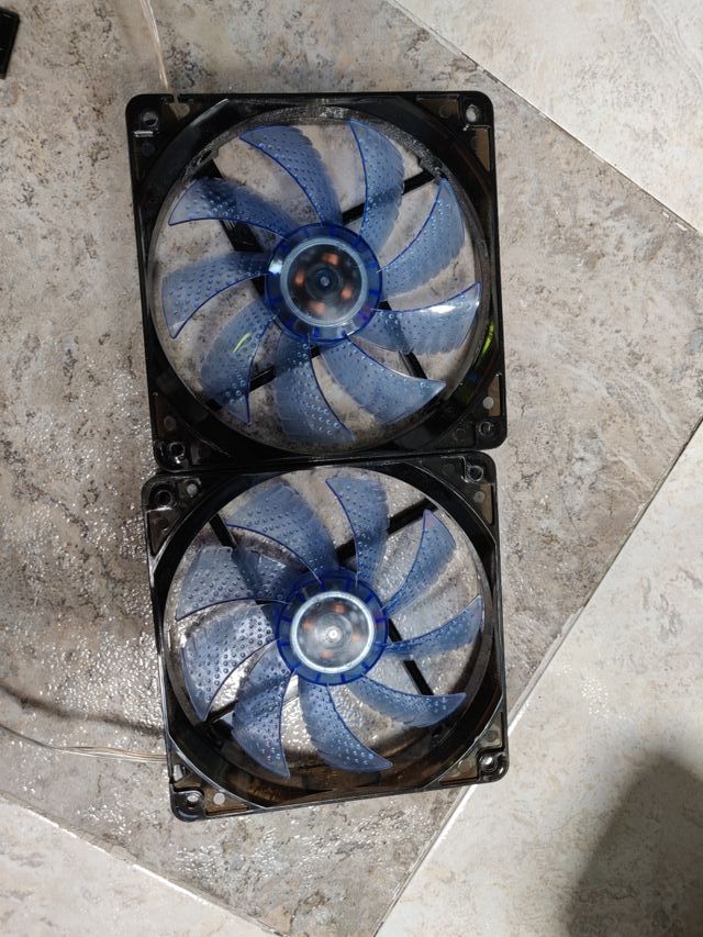 2 ventiladores de 120 mm luz azul